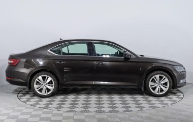 Skoda Superb Style 2.0 DSG превью 4