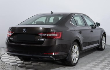 Skoda Superb Style 2.0 DSG превью 6