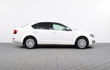 Skoda Octavia Ambition 1.8 DSG превью 4