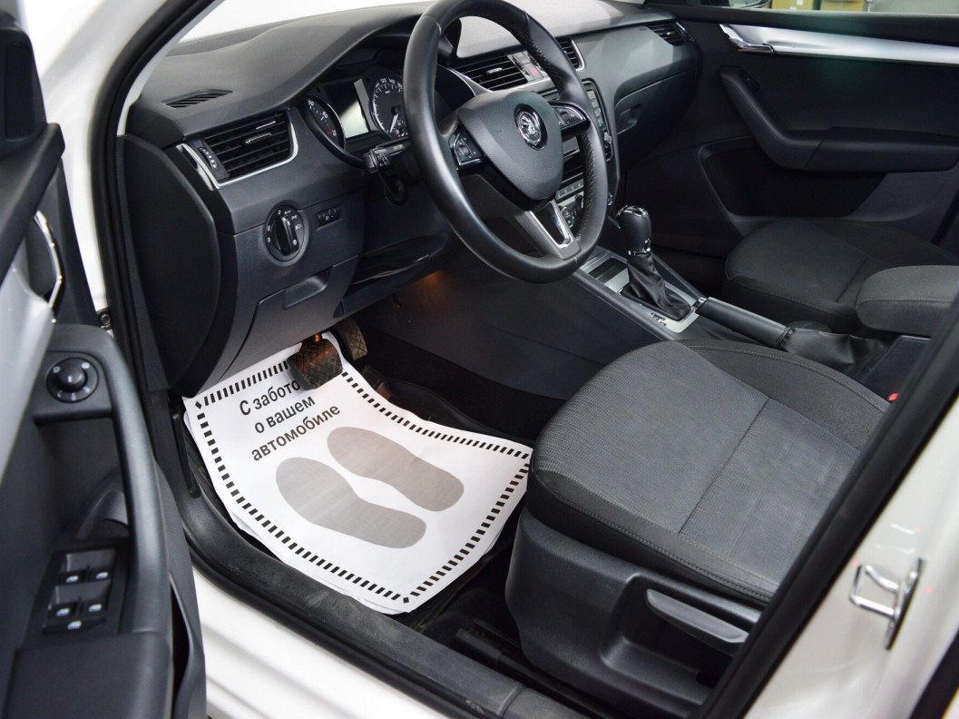 Skoda Octavia Ambition 1.8 DSG фото 9