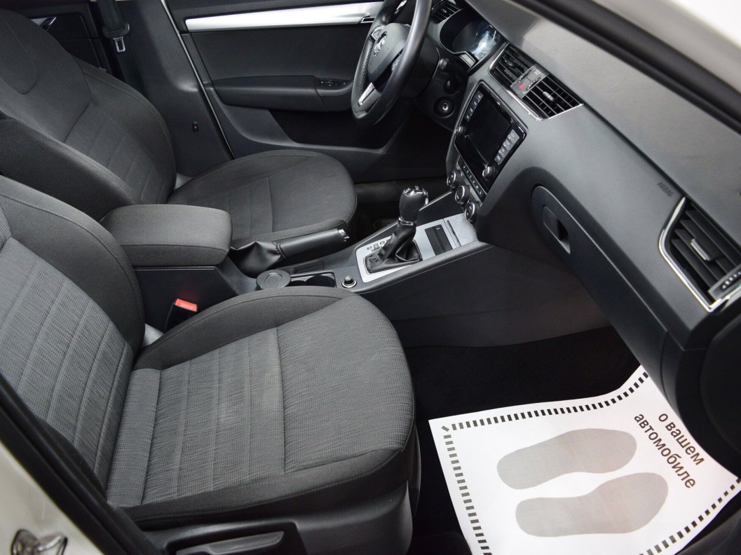 Skoda Octavia Ambition 1.8 DSG фото 11