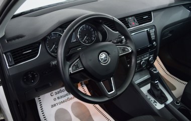 Skoda Octavia Ambition 1.8 DSG превью 14