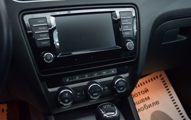 Skoda Octavia Ambition 1.8 DSG превью 16