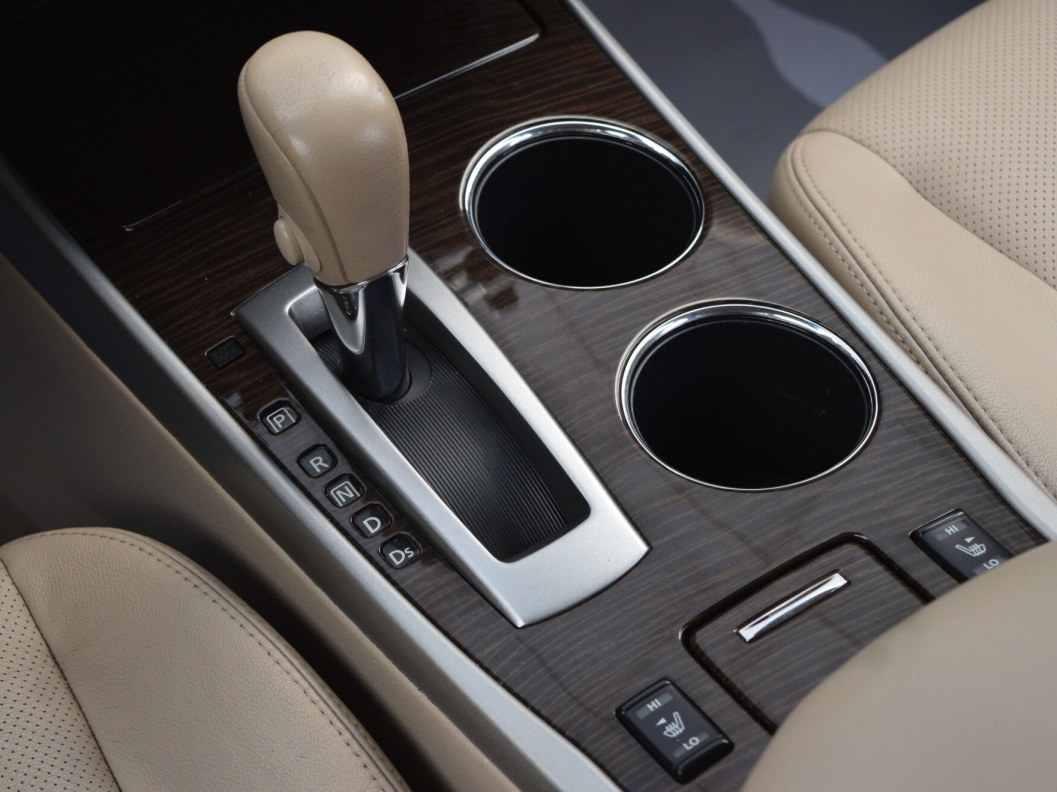 Nissan Teana Luxury 2.5  фото 18