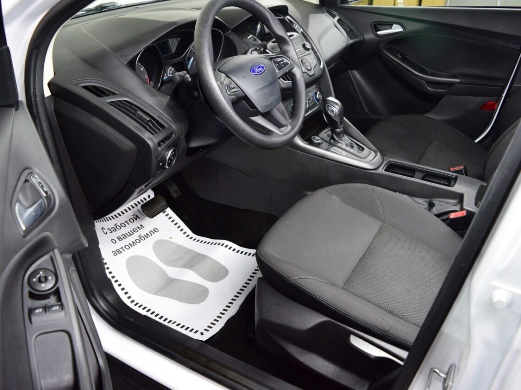 Ford Focus Trend 1.6  фото 9
