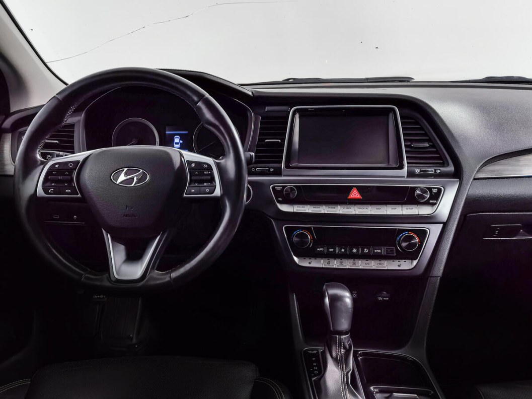 Hyundai Sonata Lifestyle 2.0 АКПП фото 8