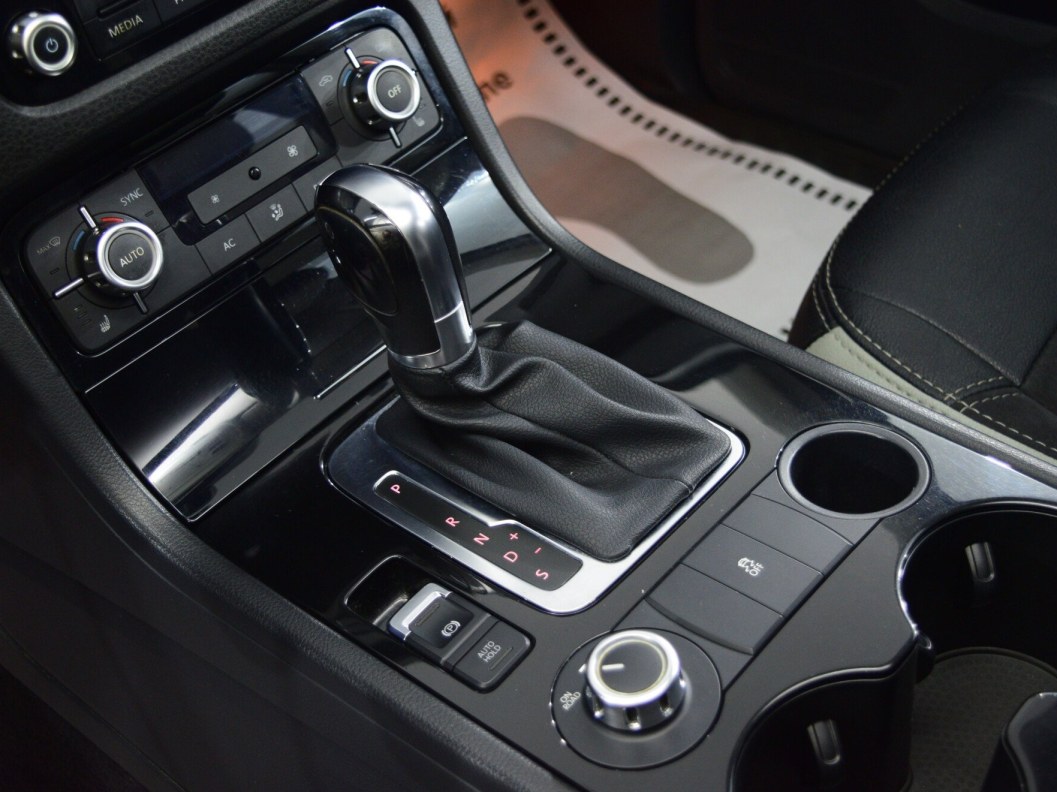 Volkswagen Touareg V6 TDI 3.0  фото 16