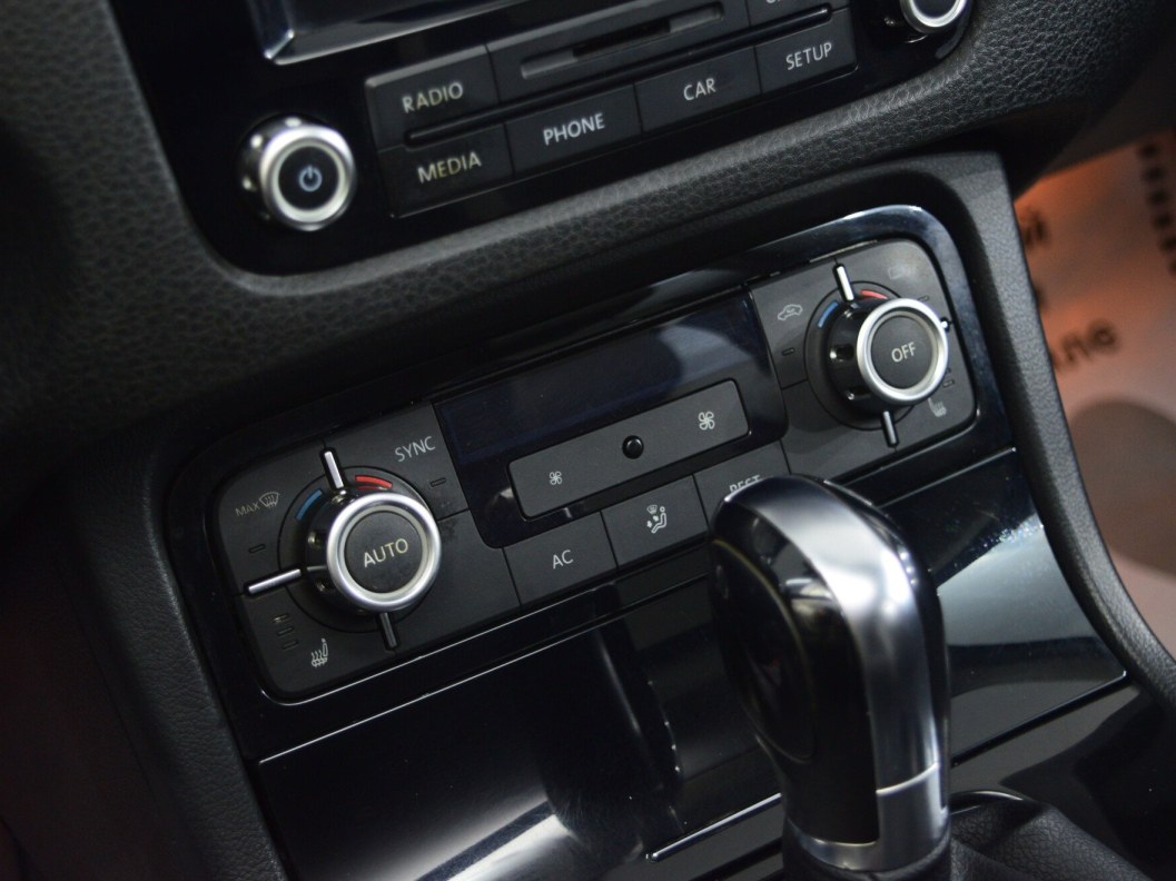 Volkswagen Touareg V6 TDI 3.0  фото 17