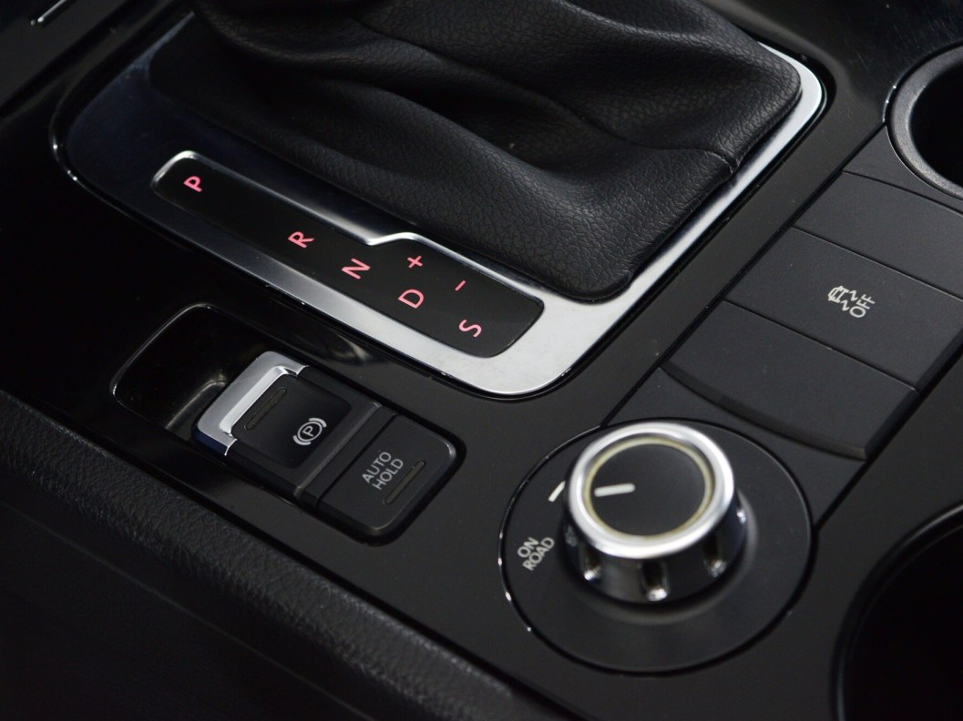 Volkswagen Touareg V6 TDI 3.0  фото 18