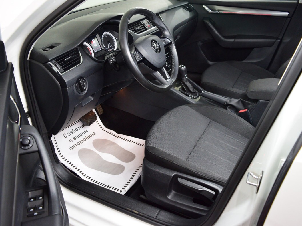 Skoda Octavia Style 1.4 DSG фото 9
