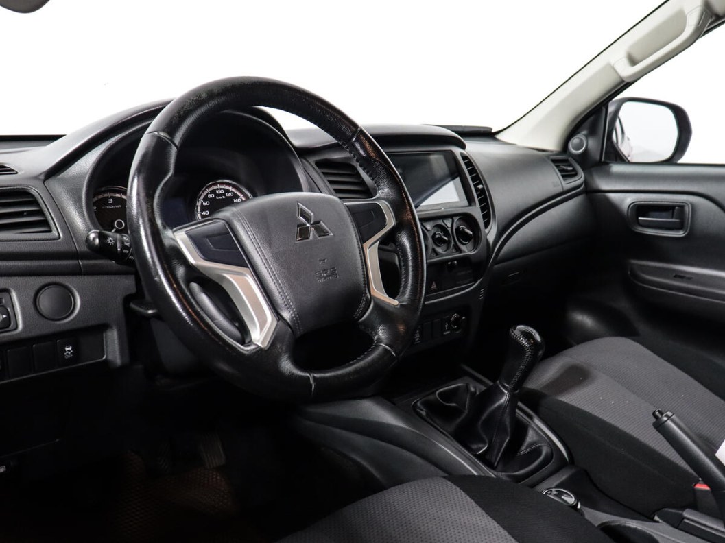 Mitsubishi L200 Invite 2.4 МКПП фото 9