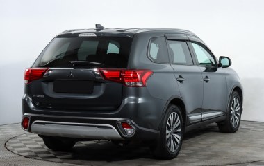 Mitsubishi Outlander Ultimate 2.4 CVT превью 6