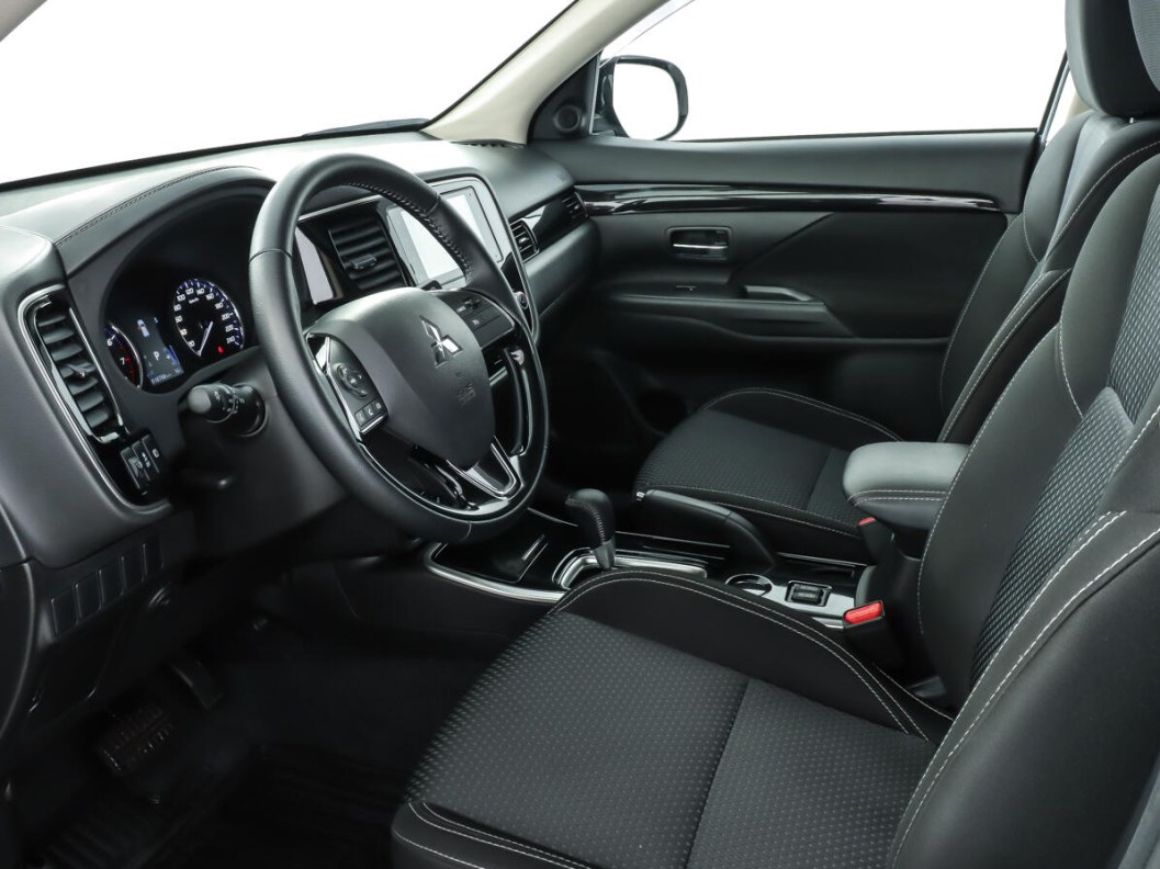 Mitsubishi Outlander Ultimate 2.4 CVT фото 7