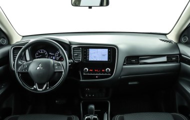 Mitsubishi Outlander Ultimate 2.4 CVT превью 8