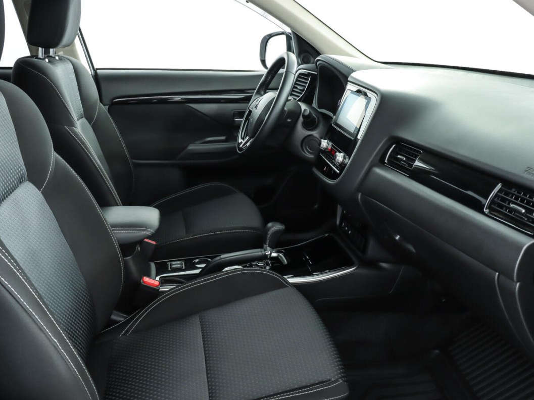 Mitsubishi Outlander Ultimate 2.4 CVT фото 9