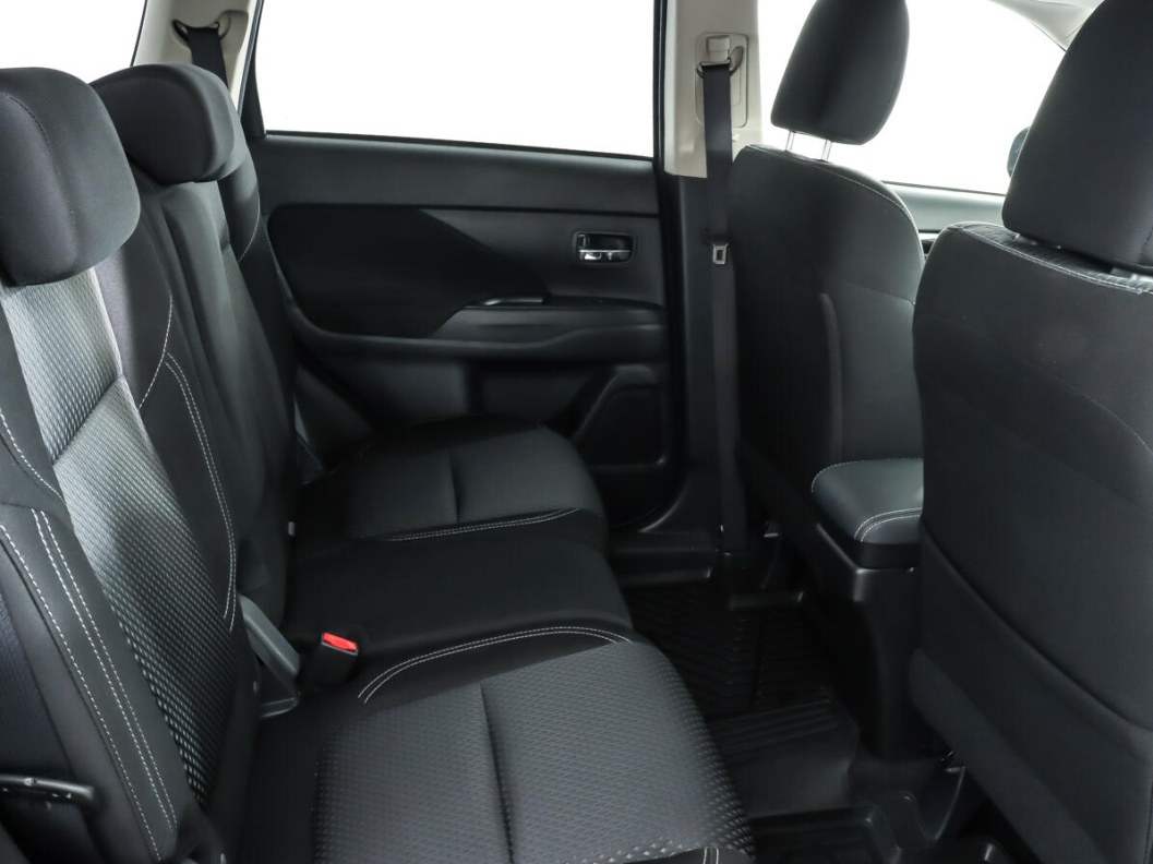 Mitsubishi Outlander Ultimate 2.4 CVT фото 10
