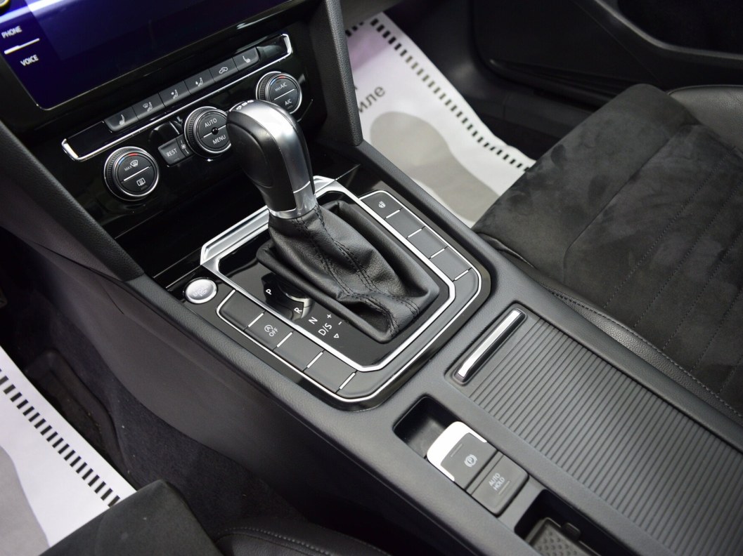 Volkswagen Passat Business 1.8 DSG фото 19