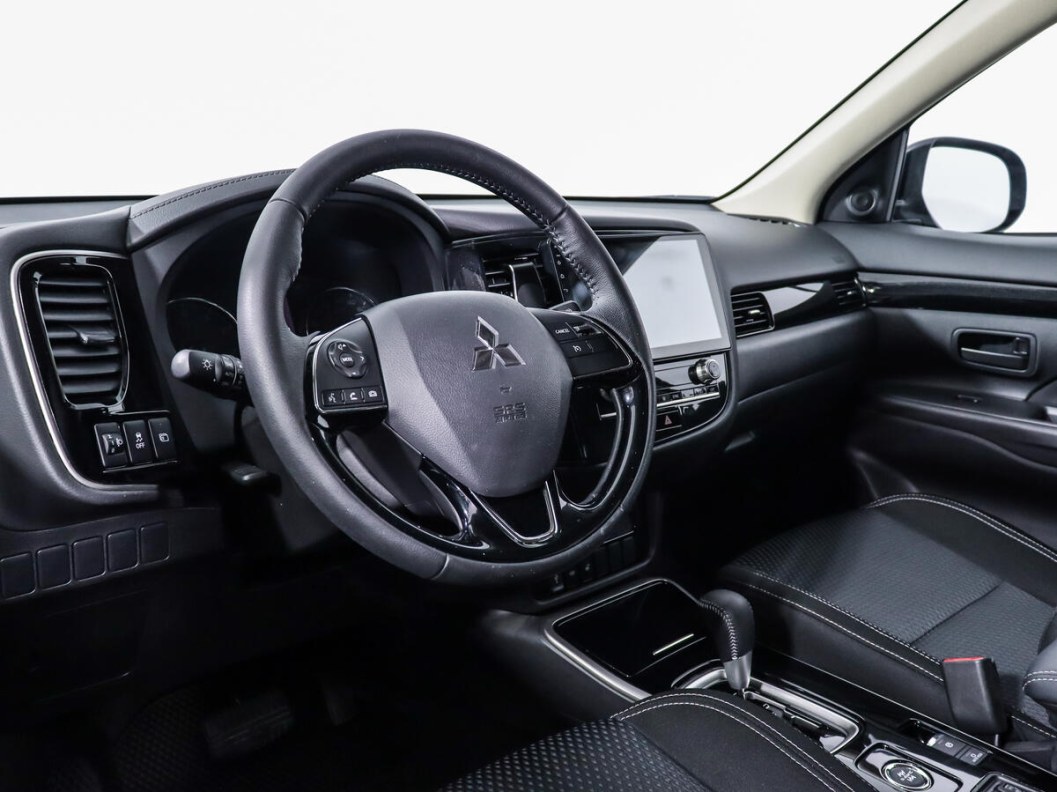 Mitsubishi Outlander Invite 2.0 CVT фото 9