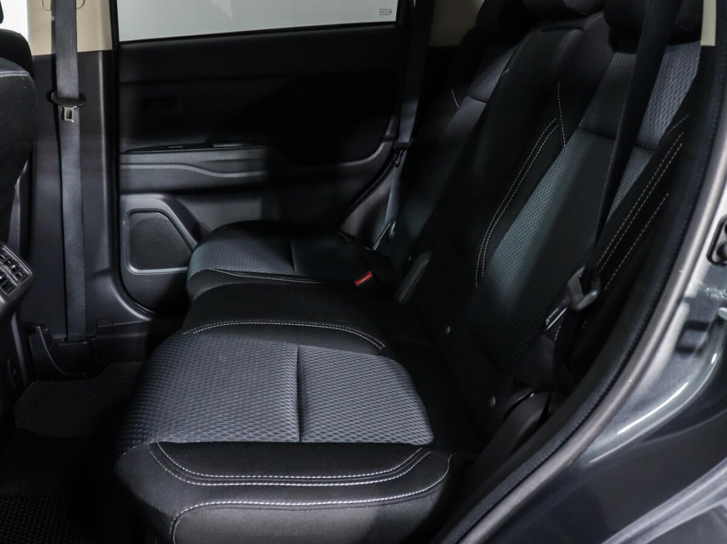 Mitsubishi Outlander Invite 2.0 CVT фото 12