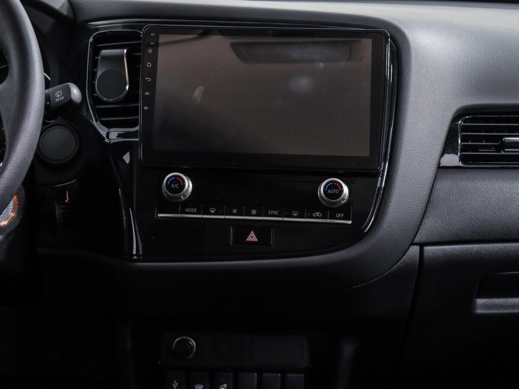 Mitsubishi Outlander Invite 2.0 CVT фото 13