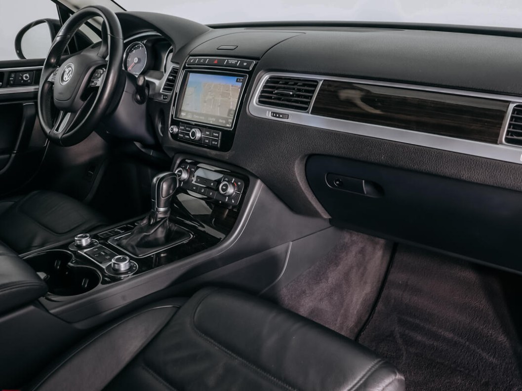 Volkswagen Touareg R-Line 3.0  фото 10
