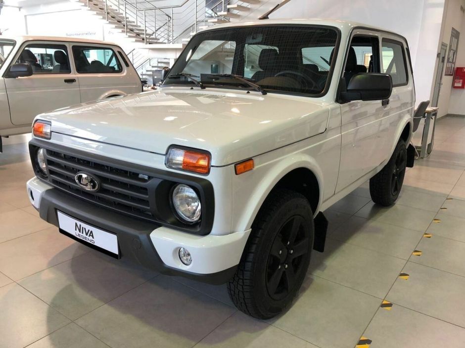 LADA Niva Legend BLACK'24 1.7 МКПП, 2025 фото 1