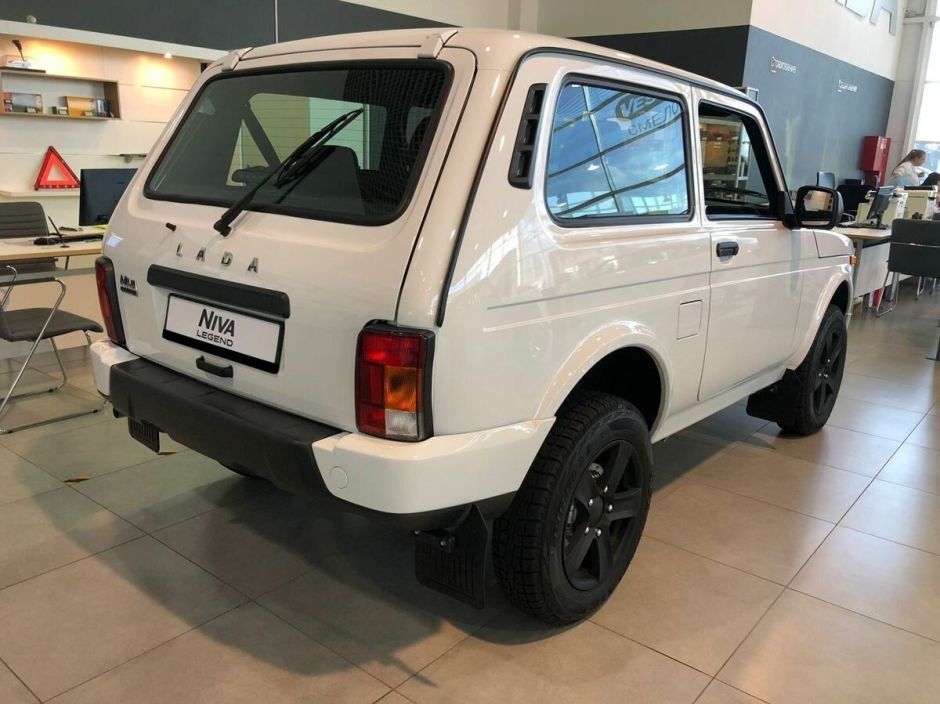 LADA Niva Legend BLACK'24 1.7 МКПП, 2025 фото 2