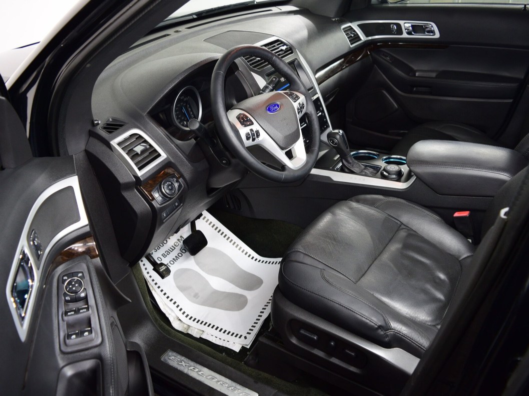 Ford Explorer 3.5  фото 9