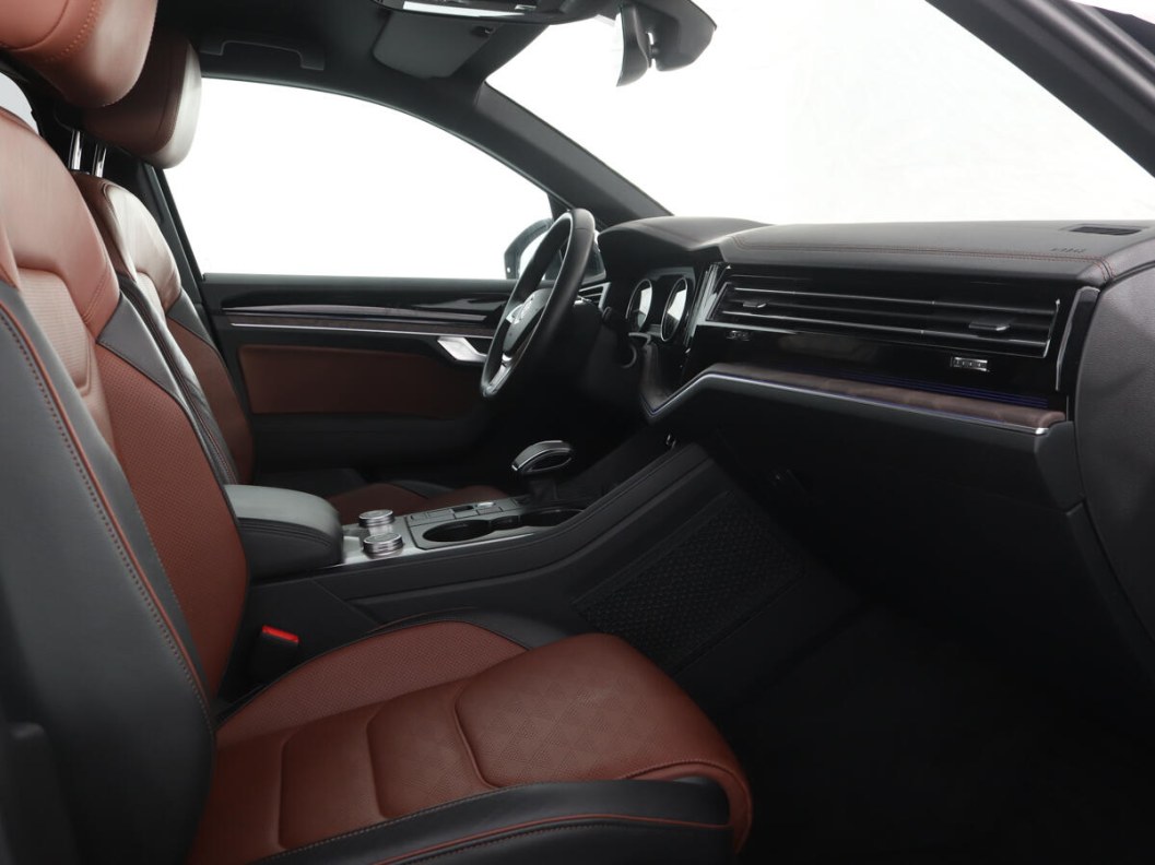 Volkswagen Touareg Exclusive 3.0  фото 9