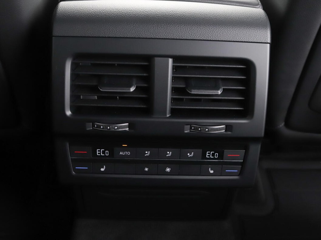 Volkswagen Touareg Exclusive 3.0  фото 18