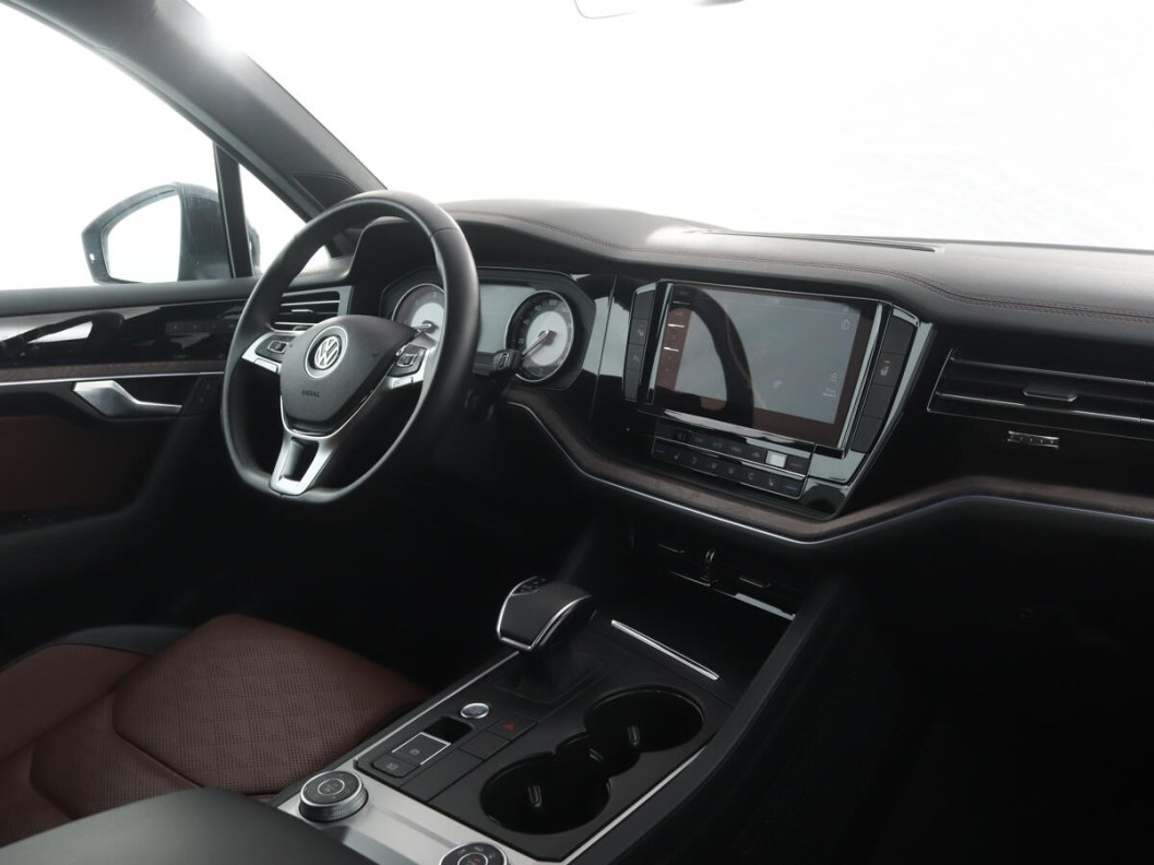 Volkswagen Touareg Exclusive 3.0  фото 19
