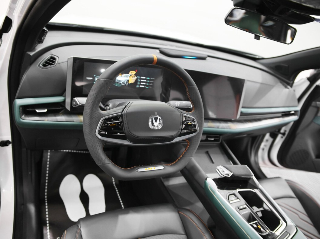 Changan UNI-T Exclusive DCT фото 7