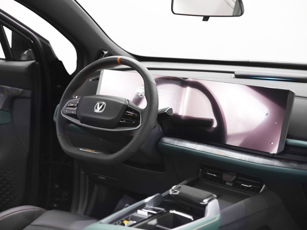 Changan UNI-T Exclusive DCT фото 9