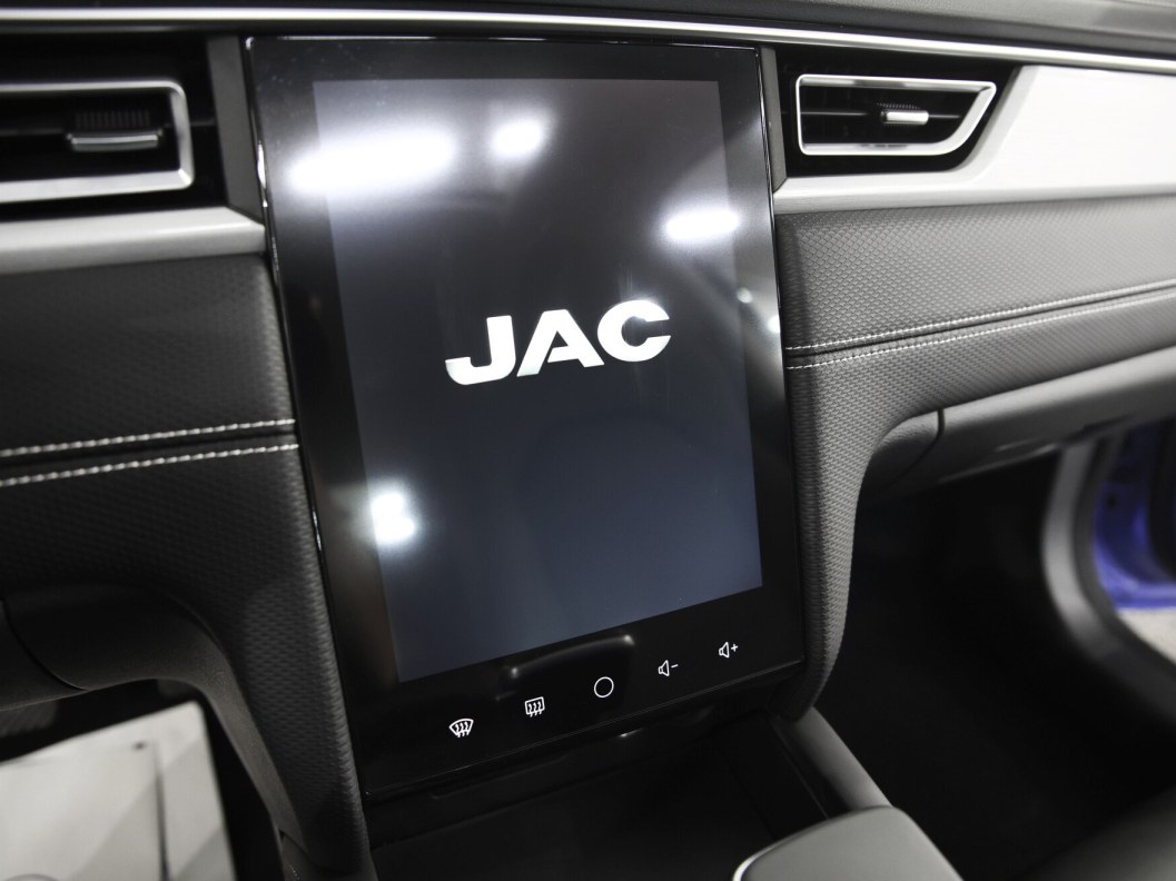 JAC J7 Luxury CVT, 2023 фото 15