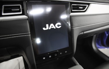 JAC J7 Luxury CVT, 2023 превью 15