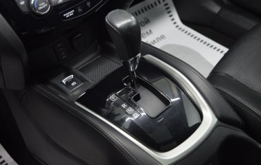Nissan X-Trail 2.5 CVT превью 10