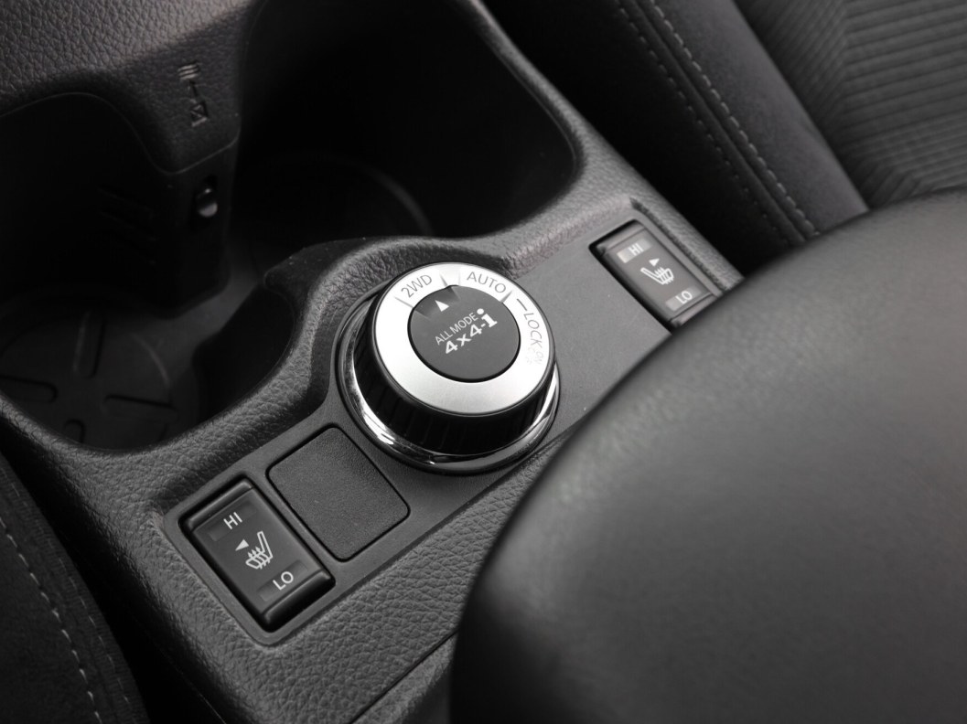 Nissan X-Trail 1.6 МКПП фото 10