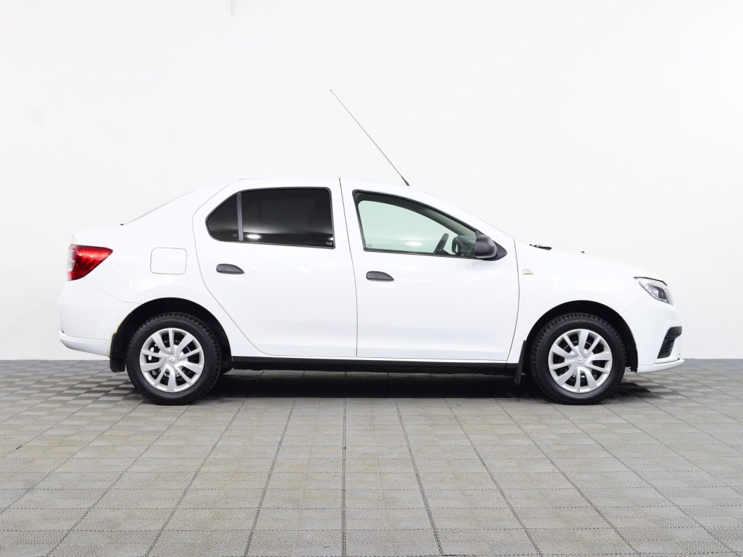 Renault Logan Access 1.6 МКПП фото 4