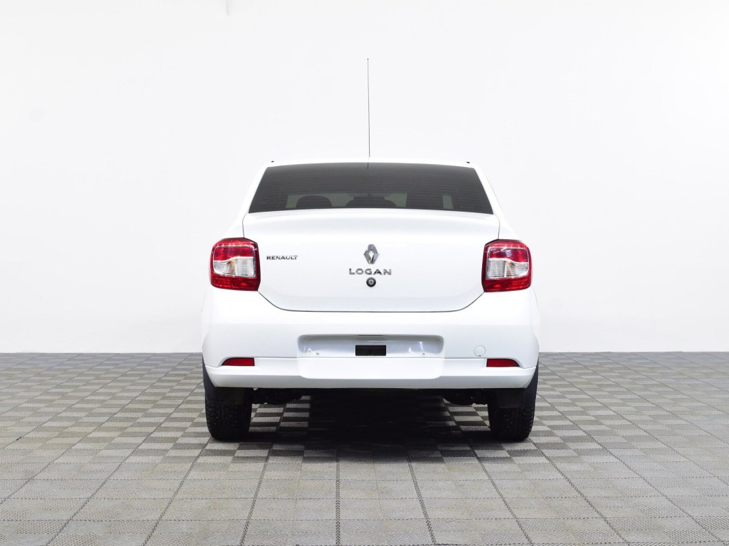 Renault Logan Access 1.6 МКПП фото 6