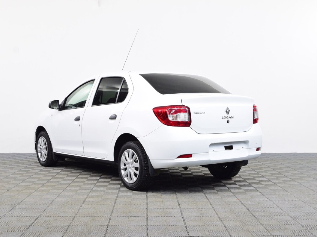 Renault Logan Access 1.6 МКПП фото 7