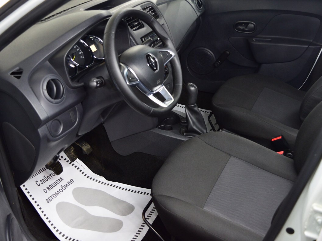 Renault Logan Access 1.6 МКПП фото 9