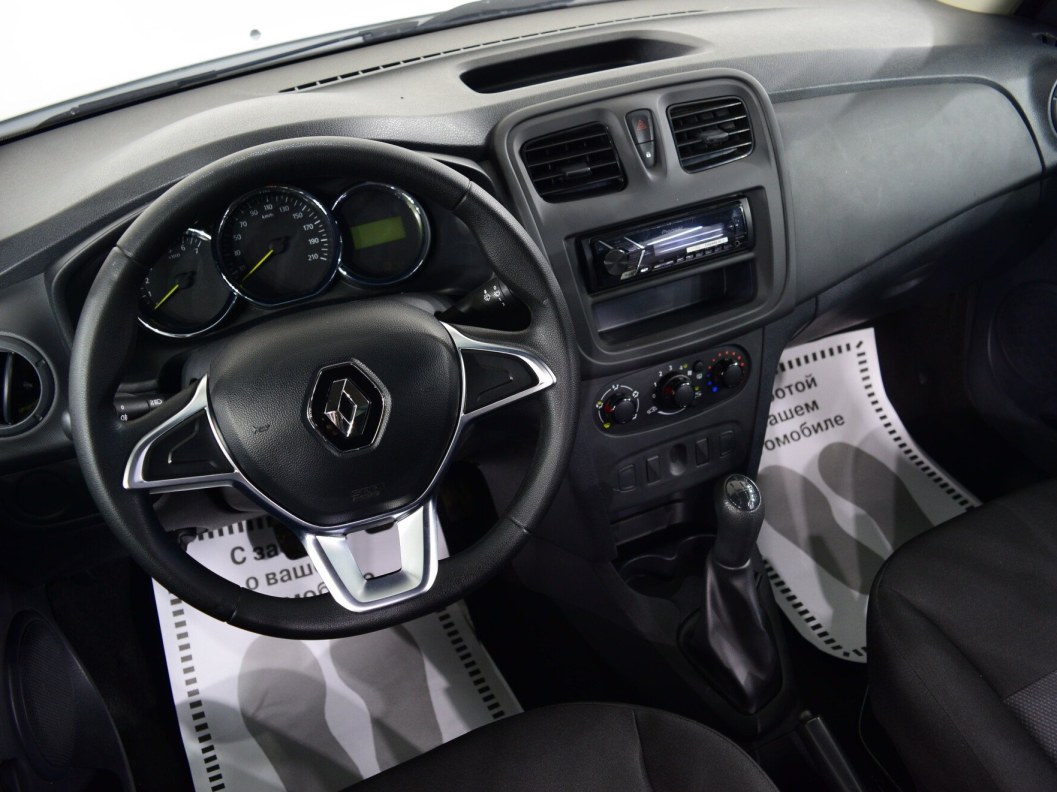 Renault Logan Access 1.6 МКПП фото 10