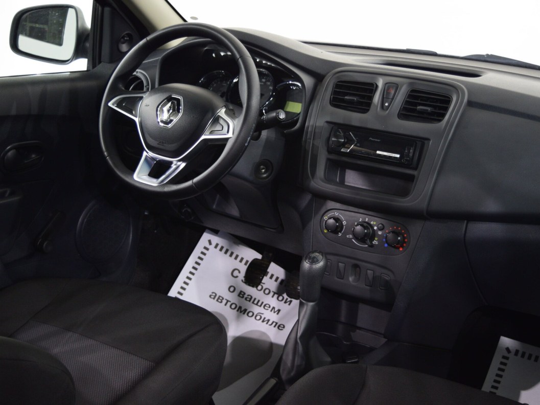 Renault Logan Access 1.6 МКПП фото 14