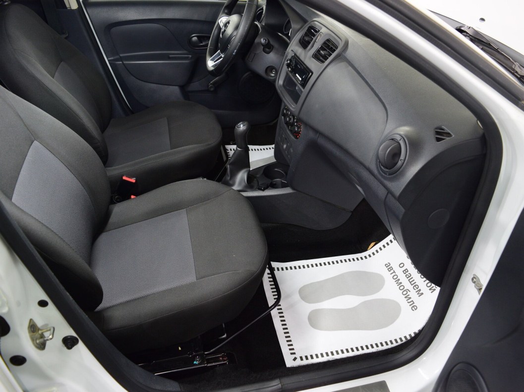 Renault Logan Access 1.6 МКПП фото 15