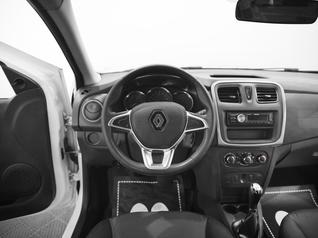 Renault Logan Life 1.6 АКПП фото 7