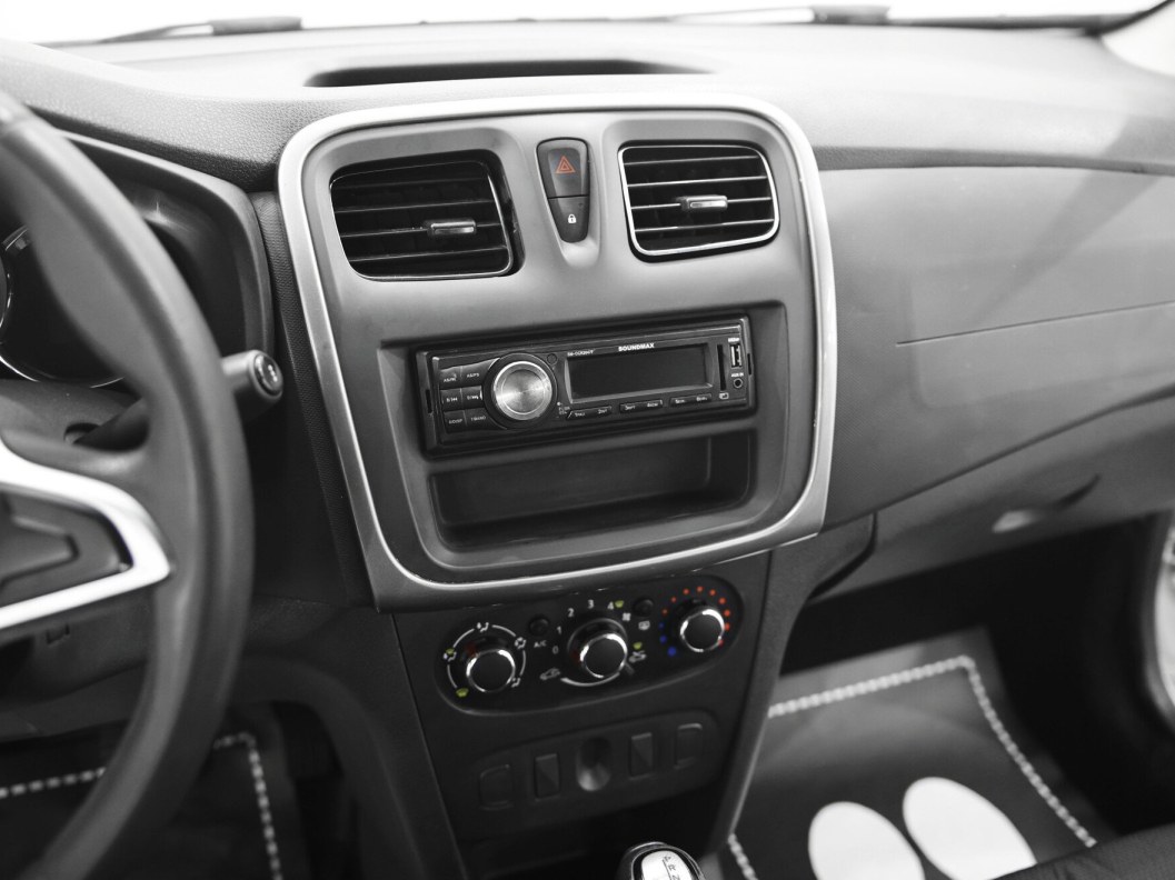 Renault Logan Life 1.6 АКПП фото 12