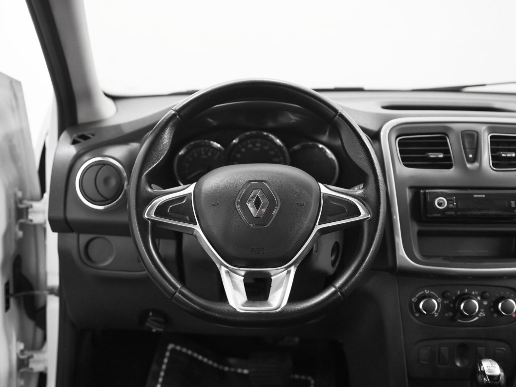Renault Logan Life 1.6 АКПП фото 7