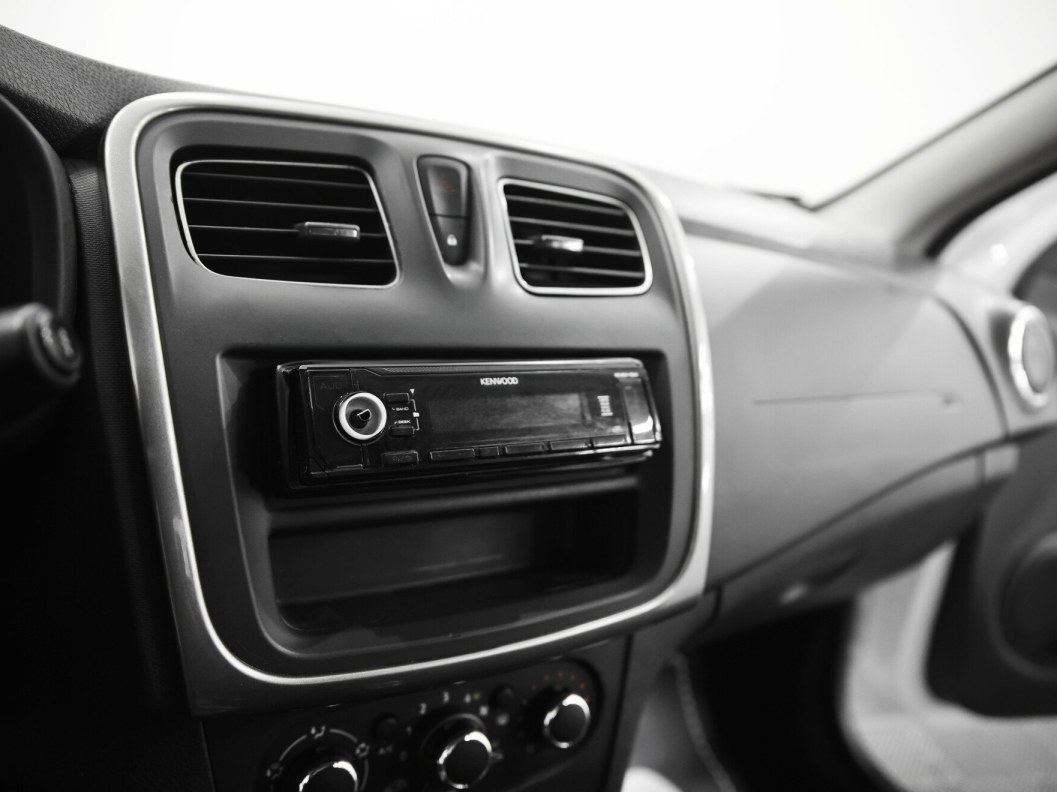 Renault Logan Life 1.6 АКПП фото 10