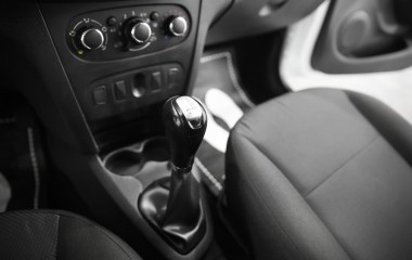 Renault Logan Life 1.6 АКПП превью 13