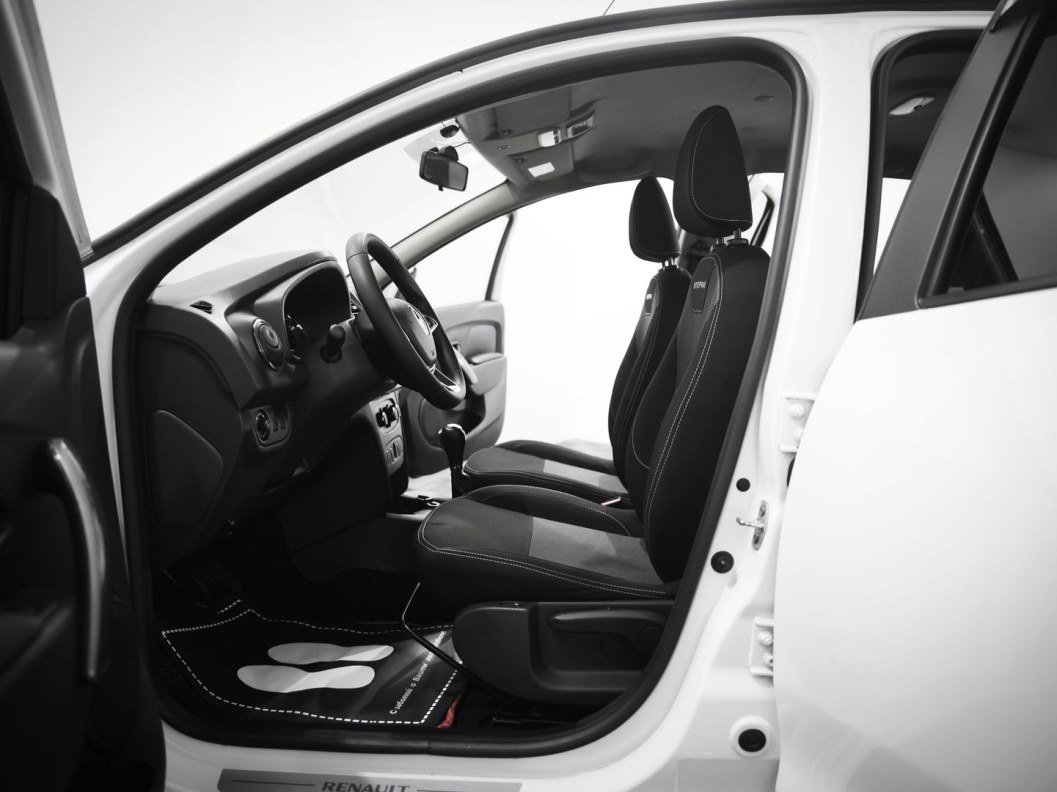 Renault Logan Life 1.6 АКПП фото 5